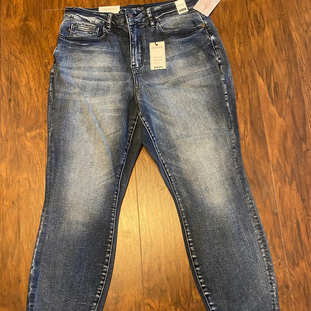 NWT Judy Blue High Rise Relaxed Fit Jeans - Size 16W